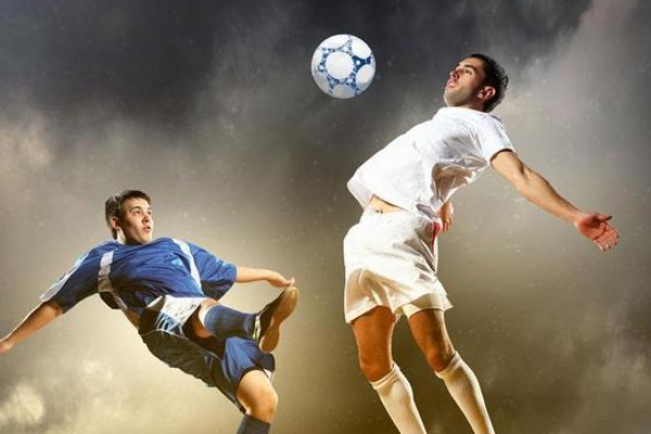 為什么足球球員的薪資都很高？