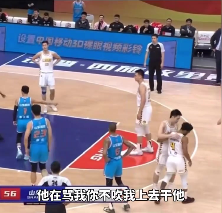 被庫克罵毛了？高詩巖對裁判說：他再罵我你不吹，我就上去干他?。ǜ咴妿r對新疆）
